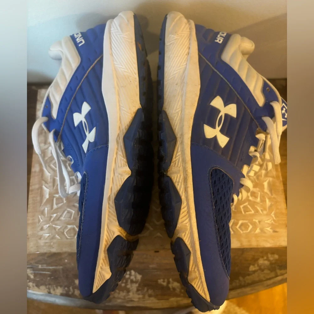 UNDER ARMOUR | Blue and White Sneakers Size 10.5